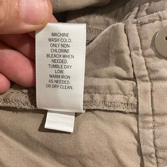 Banana Republic Khaki Martin Fit Cuffed Shorts - Size 4 - Picture 10 of 10